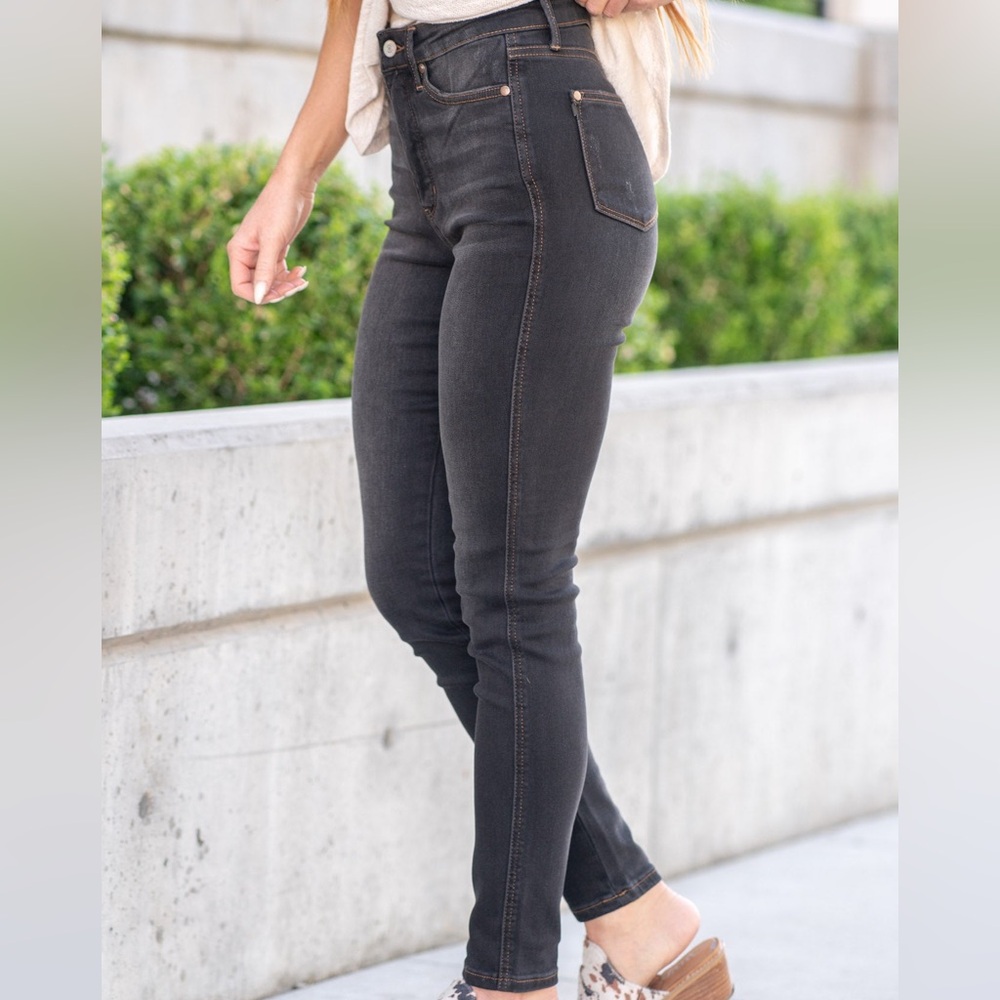 Judy Blue: High-Rise Tummy Control Skinny Fit Denim NWOT - Picture 3 of 12
